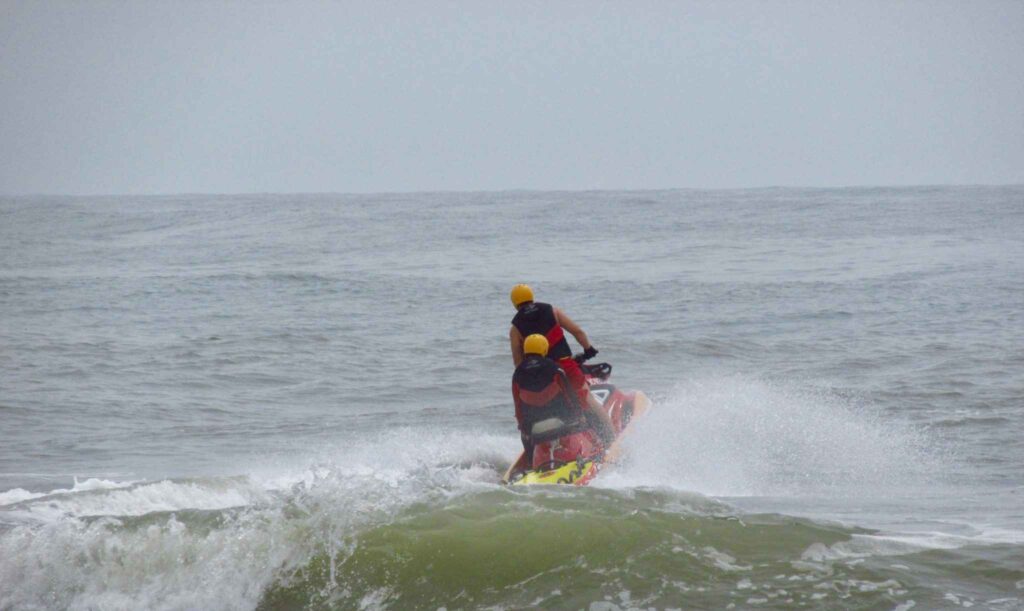 Jet Ski bombeiro itapoá busca