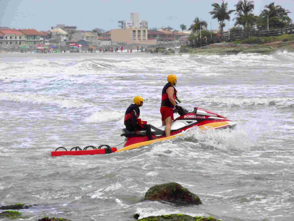 Jet Ski Bombeiro Busca itapoá Criança desaparecida