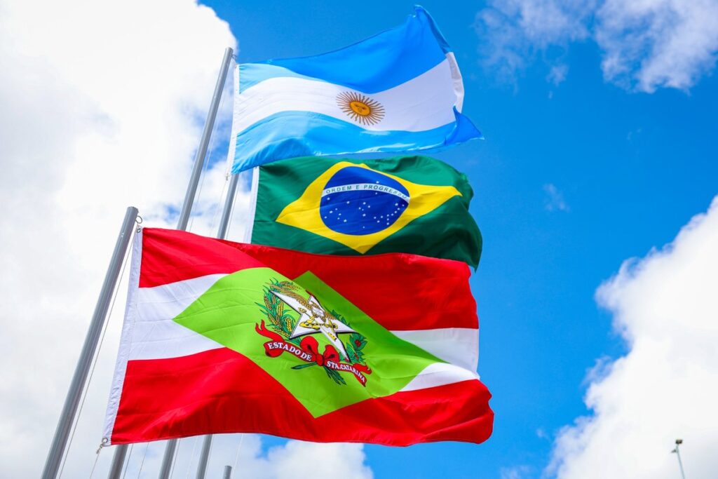 Bandeiras-Santa-Catarina-Brasil-Argentina-Encontro-de-turismo-Argentina