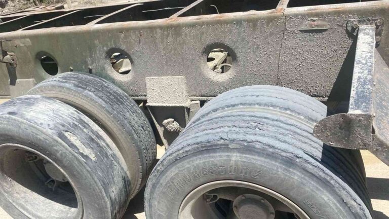 PM intensifica fiscalizações e remove caminhões irregulares na retroárea de Itapoá