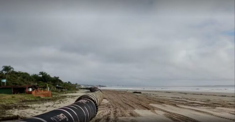 Maior alargamento de praias do Brasil, em Itapoá, terá tubulações de até 6 km para bombeamento de areia