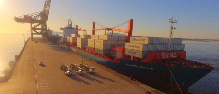 Draga usada em Balneário Camboriú chega a Itapoá para a maior obra de alargamento de praia do país