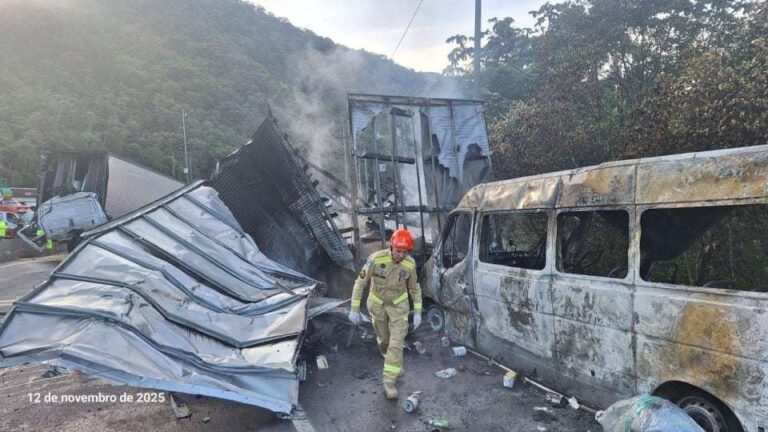 Engavetamento na BR-376 deixa um morto e 14 feridos entre o Paraná e Santa Catarina