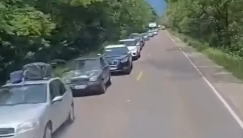 Congestionamento-intenso-provoca-lentidao-e-transito-parado-em-rodovia-de-SC.