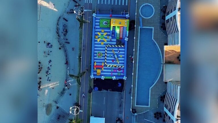 Itapoá recebe parque inflável de 180 metros quadrados para animar a abertura do verão