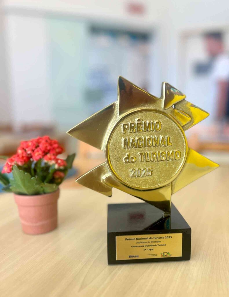 Troféu do Prêmio Nacional do Turismo, considerado o “Oscar do Turismo Brasileiro”