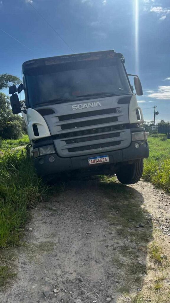 Caminhão caindo na ponte Reserva Volta Velha