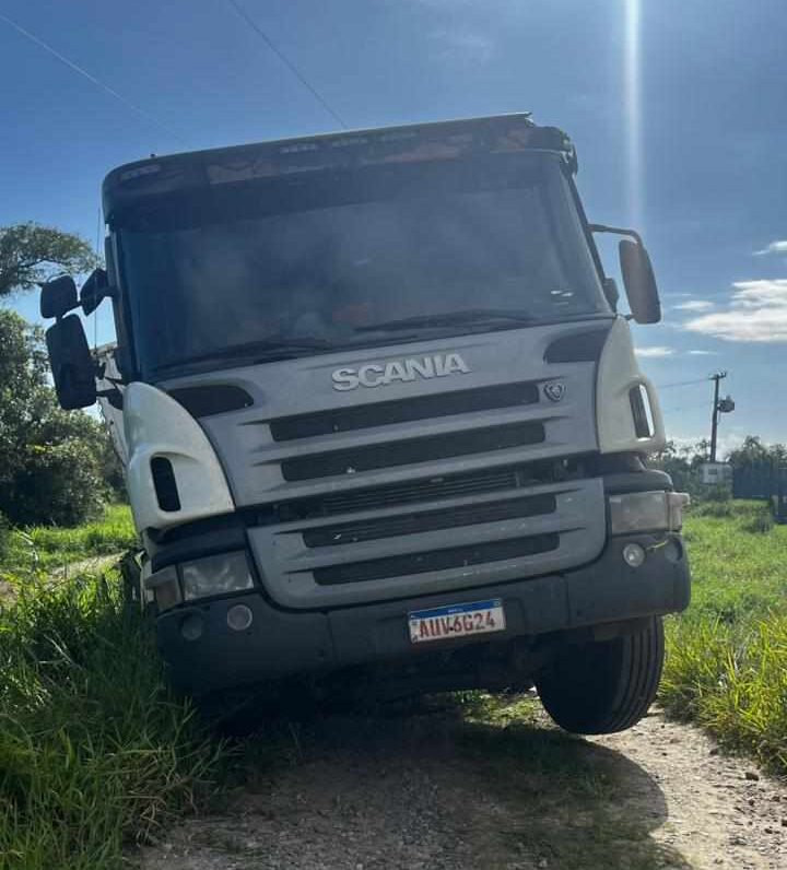 Caminhão cai em ponte de madeira na Reserva Volta Velha após erro de GPS; nova estrutura de concreto já está em processo de licitação