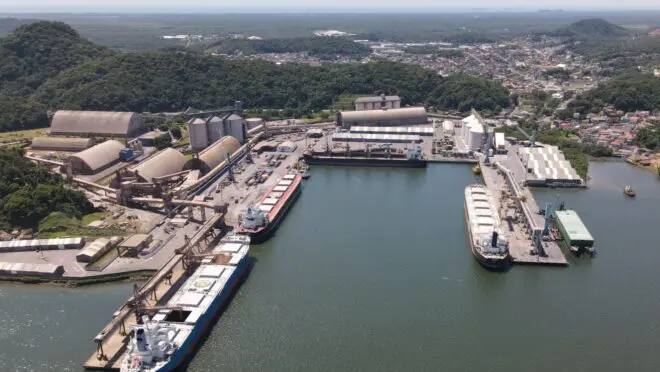 Portos de Santa Catarina encerram 2025 com alta na movimentação de cargas