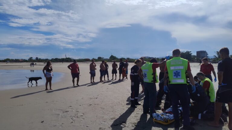 Homem morre após ser arrastado por corrente de retorno em praia de Itapoá