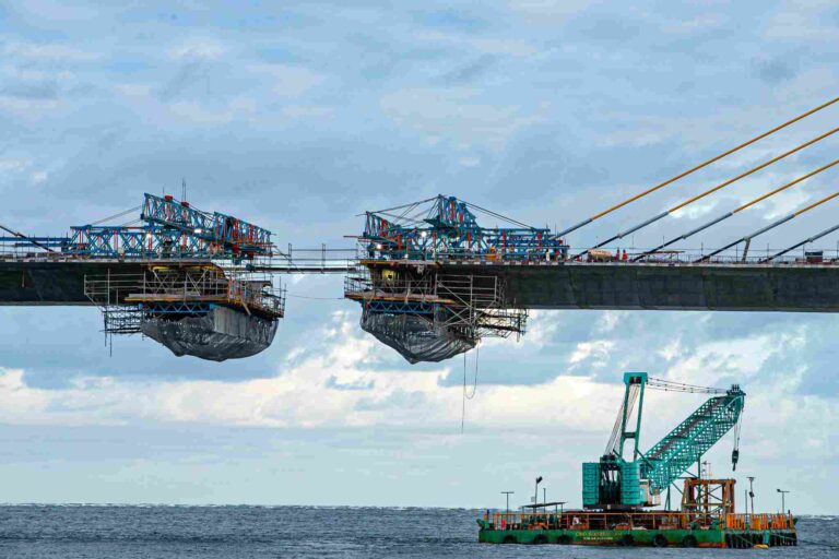 Estrutura da Ponte de Guaratuba se aproxima do fechamento do trecho estaiado