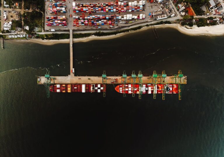Portos brasileiros aceleram investimentos bilionários para receber nova geração de navios