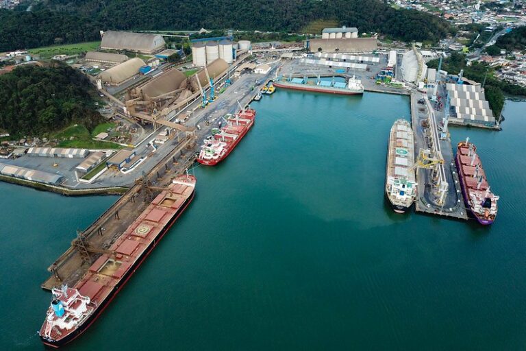Nova rota de cabotagem promete encurtar ligação entre Itapoá e Manaus e ampliar integração logística no país