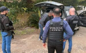 professor-e-preso-suspeito-de-abusar-sexualmente-de-aluno-de-10-anos-em-itapoa