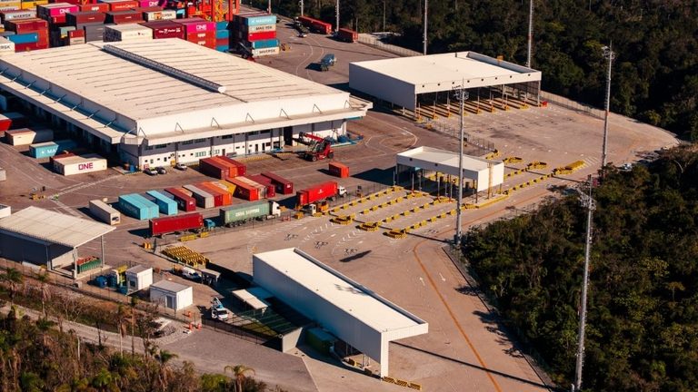 Porto Itapoá inaugura novo gate e amplia capacidade de fluxo de caminhões